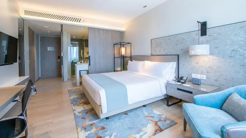 اتاق استاندارد با چشم‌انداز کوهستان, Holiday Inn & Suites Rayong City Centre, An Ihg