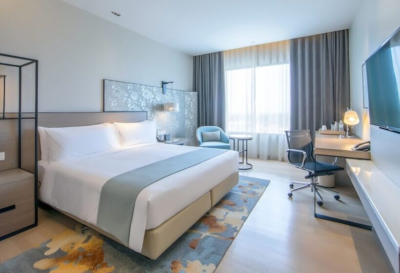 اتاق پرمیوم با چشم‌انداز دریا, Holiday Inn & Suites Rayong City Centre, An Ihg