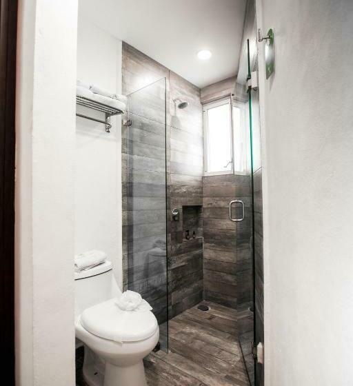 标准间, Paradise Suites