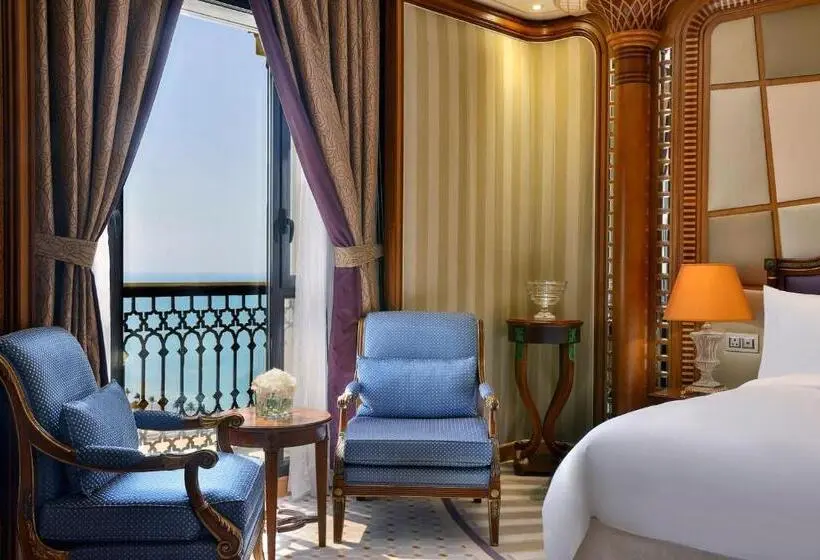 キングサイズベッド、シティビューデラックスルーム, The Ritz Carlton Jeddah