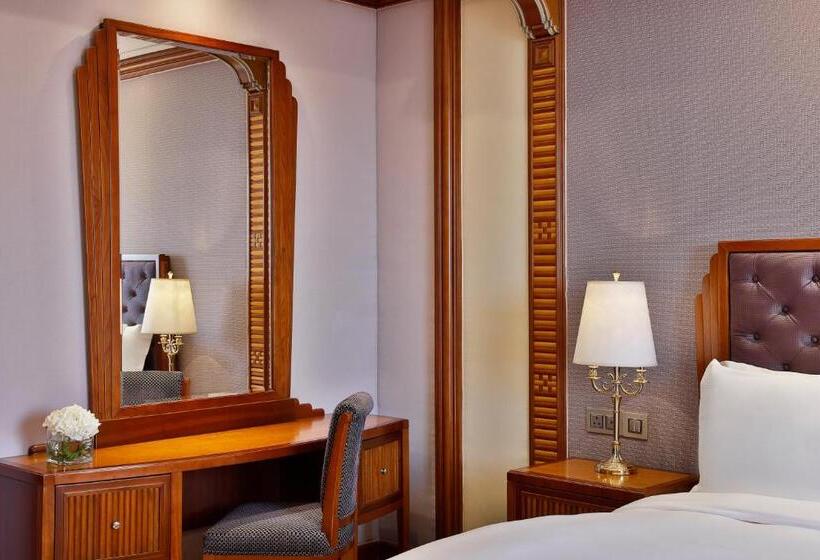 带城市景观和大床的豪华房间, The Ritz Carlton Jeddah