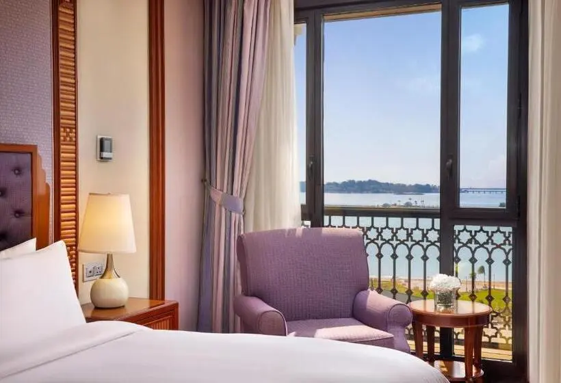 キングサイズベッドのデラックスルーム, The Ritz Carlton Jeddah