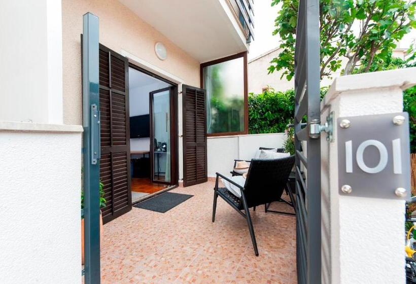 Номер Стандарт с Террасой, Villa B&b Marina & Parking Free