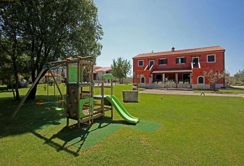 اتاق خانوادگی, Rooms Alla Beccaccia