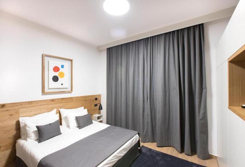 اتاق خانوادگی, Rooms Alla Beccaccia