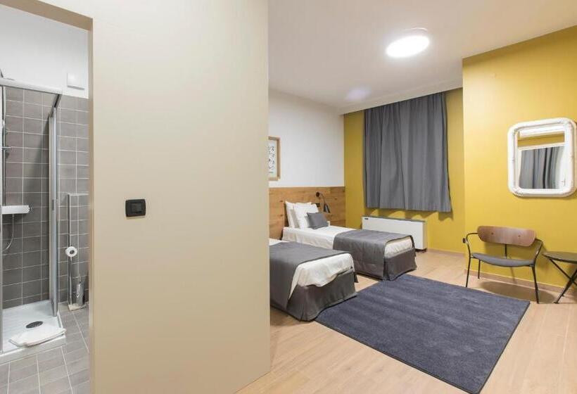 اتاق خانوادگی, Rooms Alla Beccaccia