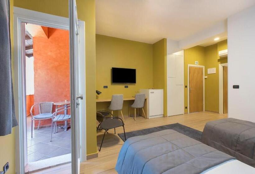 اتاق خانوادگی, Rooms Alla Beccaccia