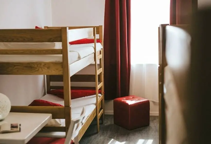 تختخواب در اتاق مشترک, Hostel Globo