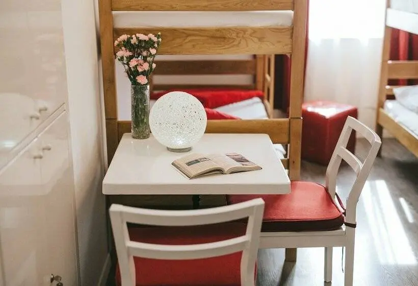 تختخواب در اتاق مشترک, Hostel Globo