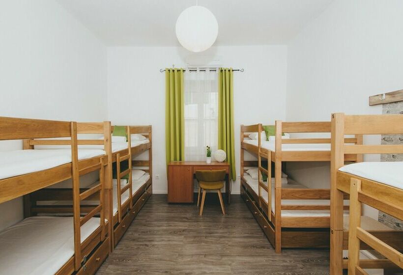 تختخواب در اتاق مشترک, Hostel Globo