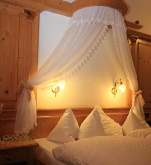 标准三人间, Garnì Val De Costa