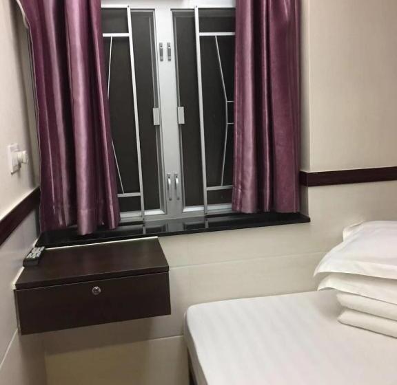 اتاق استاندارد یک نفره, Hang Ho Hostel