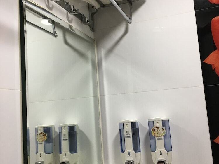 اتاق استاندارد یک نفره, Hang Ho Hostel