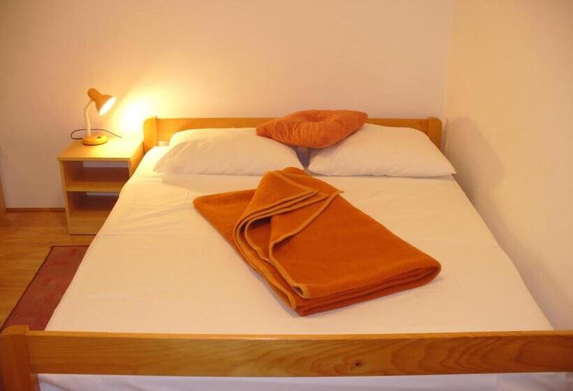اتاق استاندارد با تراس و چشم‌انداز کوهستان, Pansion Comfort Sidro