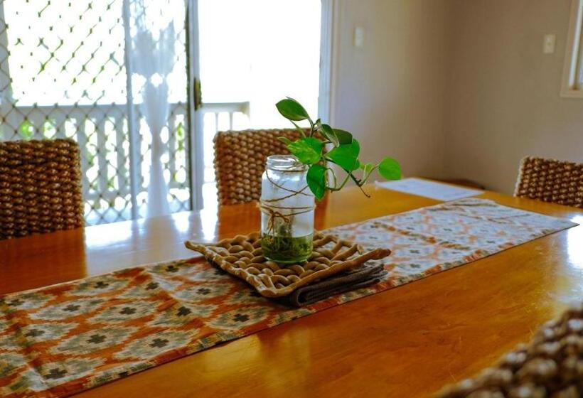 스탠다드 룸, Backpackers At 1770