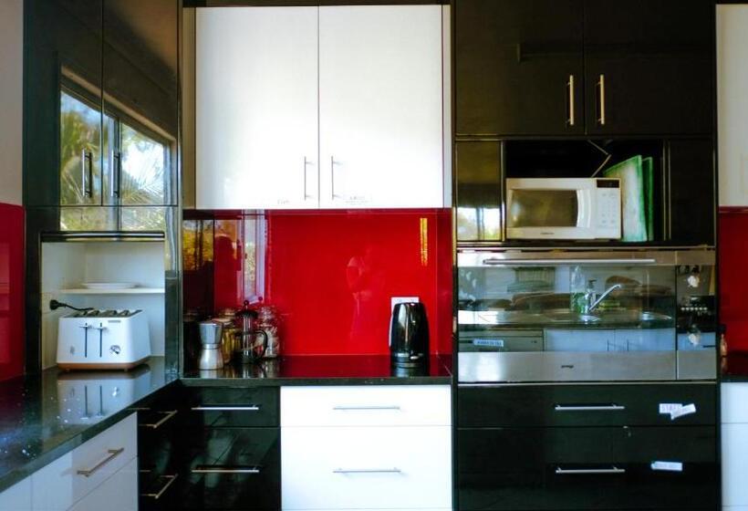 스탠다드 룸, Backpackers At 1770