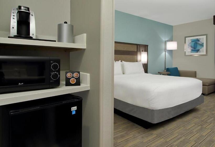 キングサイズベッドのスイートルーム, Holiday Inn Express & Suites   Lake Charles South Casino Area, An Ihg