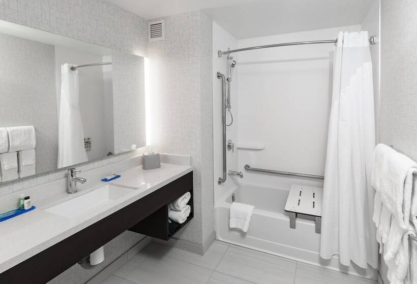 장애인을 위한 스위트, Holiday Inn Express & Suites   Saskatoon East   University, An Ihg