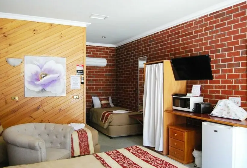 ファミリールーム, Elms Motor Inn