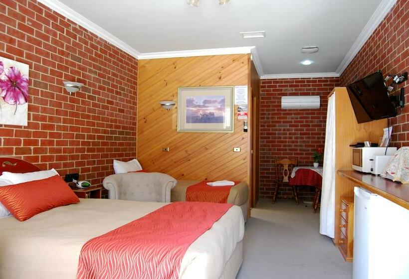 Номер Стандарт, Elms Motor Inn