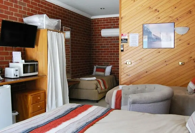 ファミリールーム, Elms Motor Inn