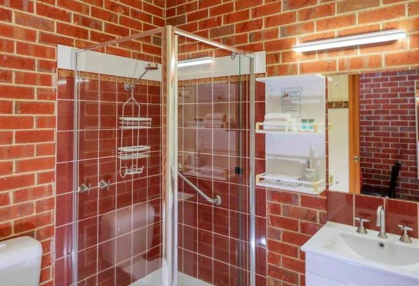 Семейный Номер, Elms Motor Inn