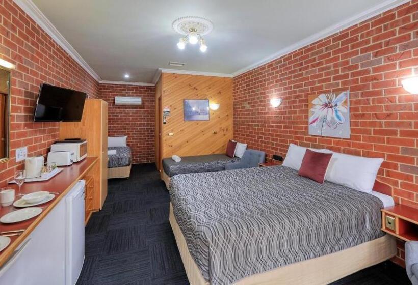 Семейный Номер, Elms Motor Inn