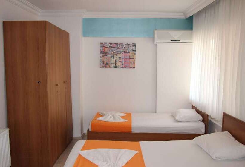 标准三人间, Grand Ece