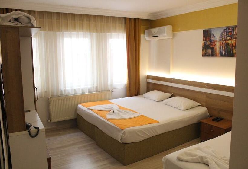 标准三人间, Grand Ece