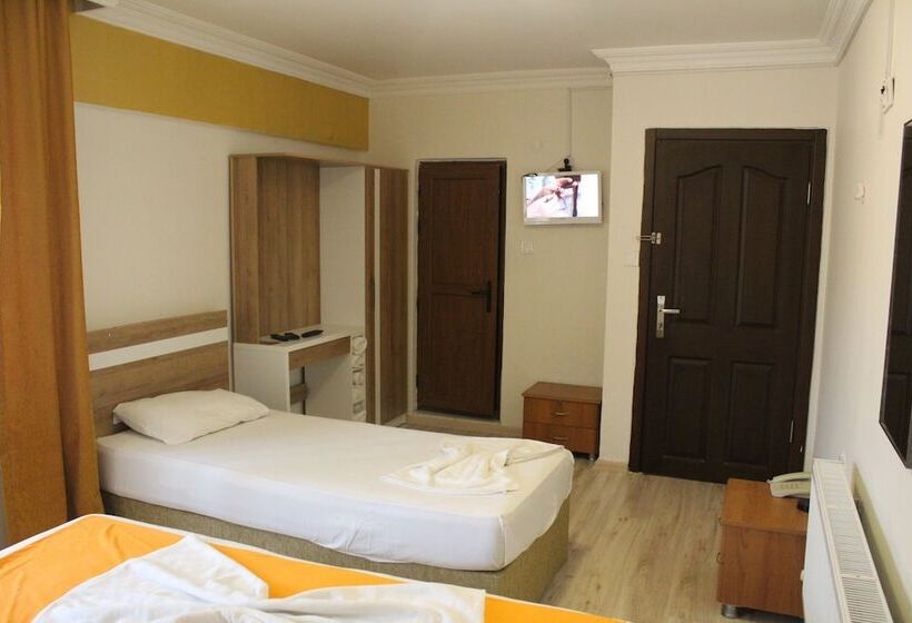 标准三人间, Grand Ece