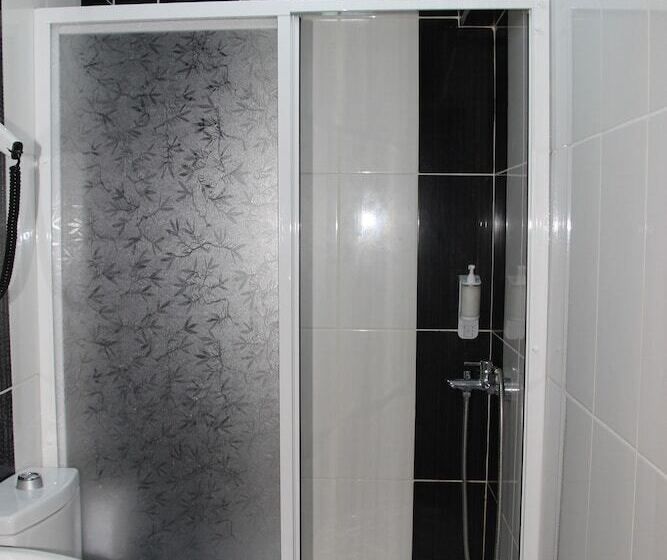 四人标准间, Grand Ece