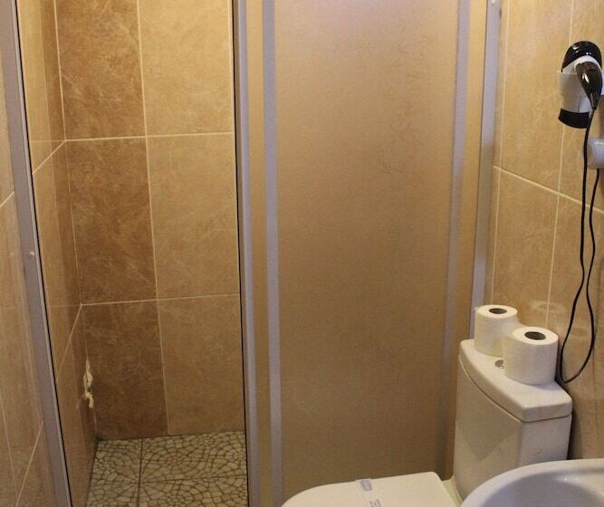 四人标准间, Grand Ece