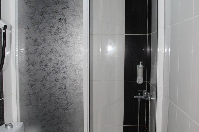 四人标准间, Grand Ece