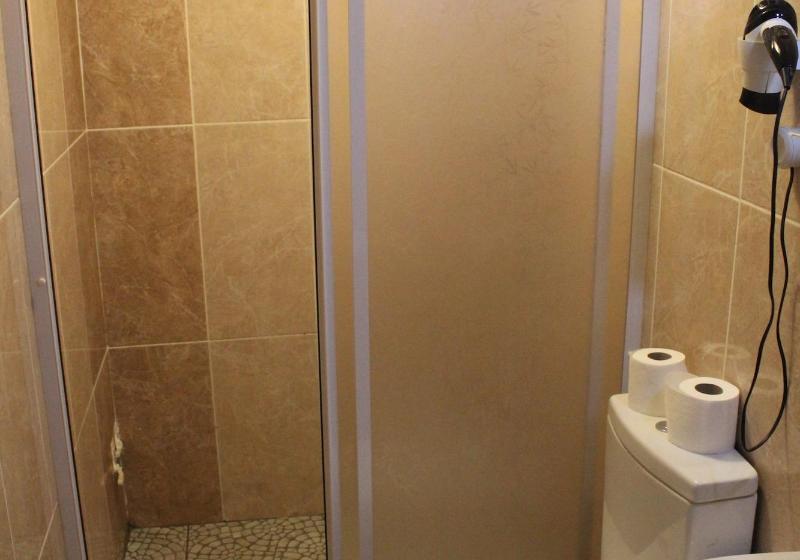 四人标准间, Grand Ece