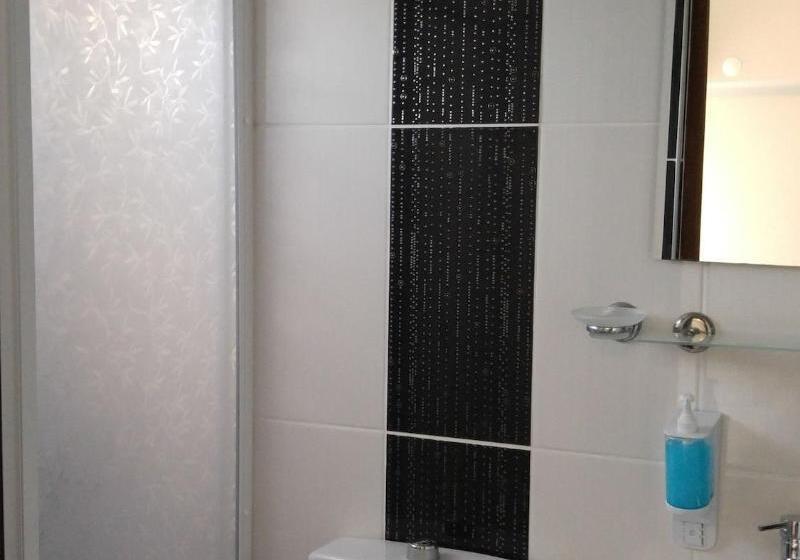 四人标准间, Grand Ece