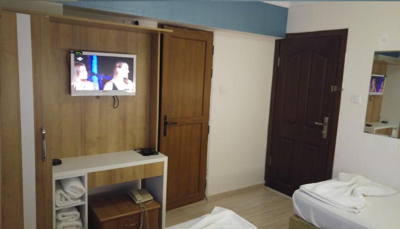 标准单人间, Grand Ece