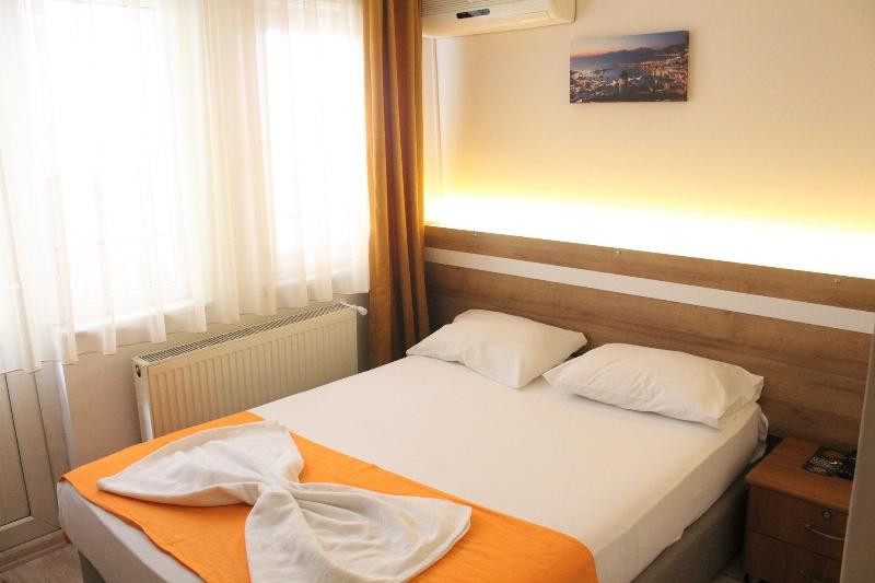 标准单人间, Grand Ece