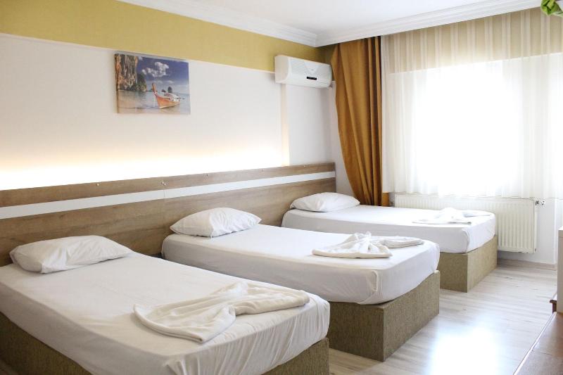 标准三人间, Grand Ece