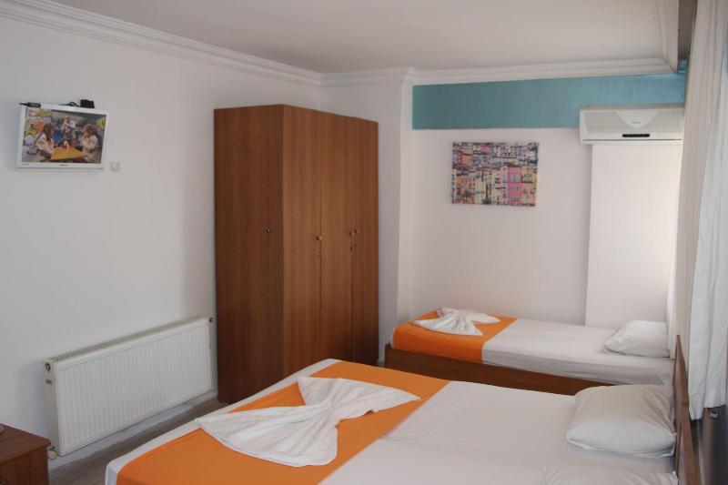 标准三人间, Grand Ece