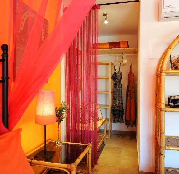 اتاق استاندارد سه تخته با چشم‌انداز باغ, B&b Glicine