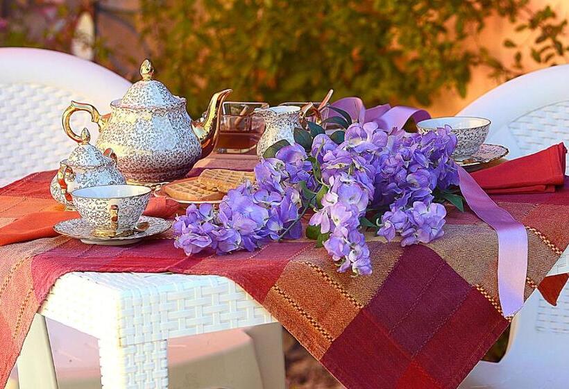 اتاق استاندارد سه تخته با چشمانداز باغ, B&b Glicine