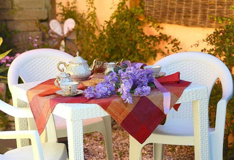 اتاق استاندارد سه تخته با چشمانداز باغ, B&b Glicine