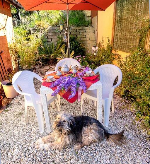 اتاق استاندارد سه تخته با چشمانداز باغ, B&b Glicine