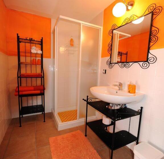 اتاق استاندارد سه تخته با چشمانداز باغ, B&b Glicine