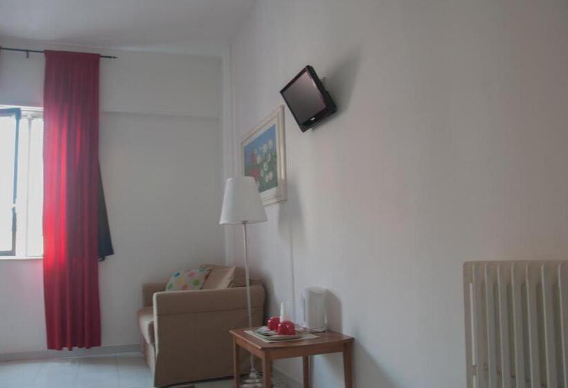 اتاق خانوادگی, B&b Le Comari Salentine