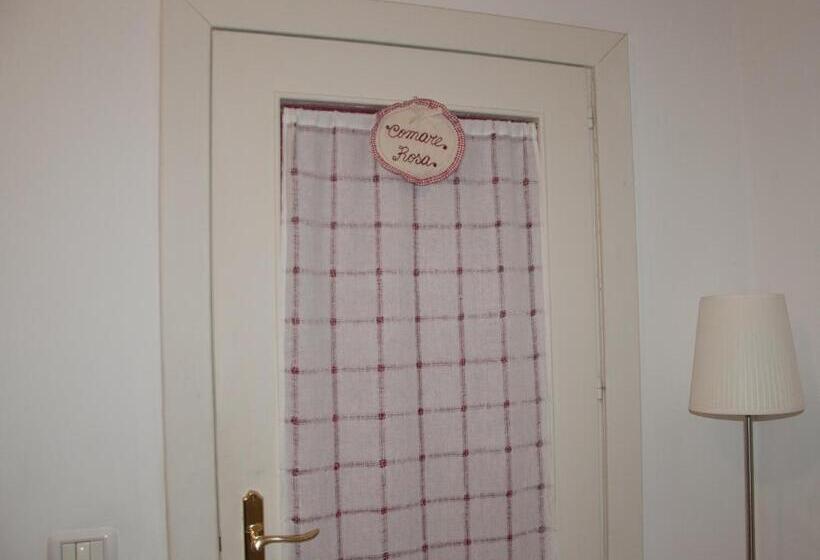 اتاق خانوادگی, B&b Le Comari Salentine