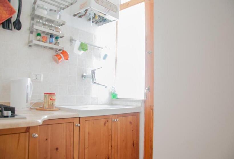 اتاق خانوادگی, B&b Le Comari Salentine