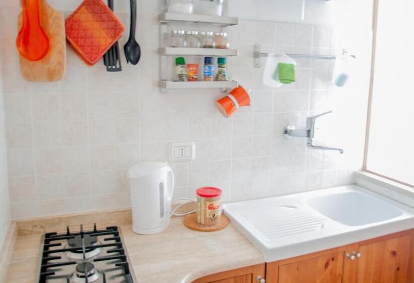 اتاق خانوادگی, B&b Le Comari Salentine