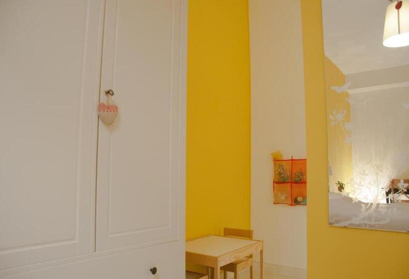 اتاق خانوادگی, B&b Le Comari Salentine