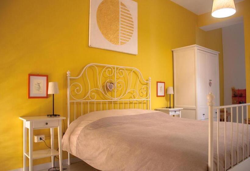 اتاق خانوادگی, B&b Le Comari Salentine